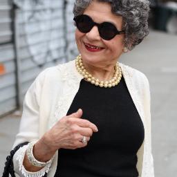 sou uma mulher que adora assistir novela fazendo trico!