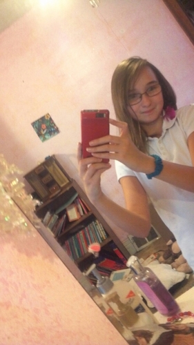 Hi. My name is Amanda. I love to sing, draw,   and dance (somewhat lol) well see ya