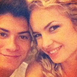 Ser rebelde não é somente desobedecer quando e a quem vc quiser!Ser REBELDE é se impor contra regras que não te agradão e proteger do seu jeito a quem vc ama!