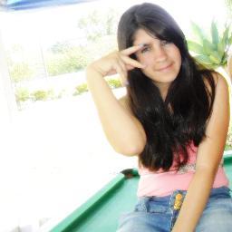 Sou chata, ciumenta, possessiva, meiga,boba, fresca, pequena, sensível e carinhosa.