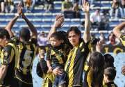 Hincha de peñarol desde q nací hasta que me muera y después también y padre del hijo más lindo augusto que también es manya jaj y gran mujeriego ;) es lo q hay