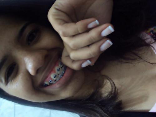 Maluca? Nas raras vezes que sou séria, me sinto tão maluca, que devo ser sempre maluca.  Dona do twitter @FeehOrange que foi bloqueado não sei porque .