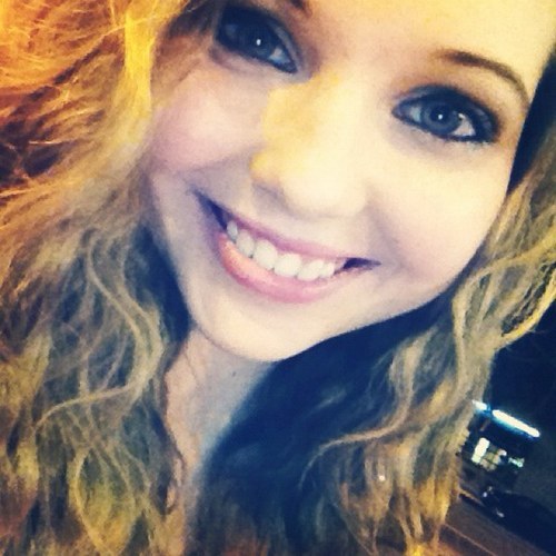 Hey there! I'm Sammi Hanratty and this is my backup twitter!!!!!!!! I made it cause Stella made one3 Love ya Barbie:)