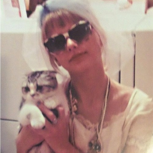 im a songwritter because of Taylor     I sing because of Taylor      I am the person i am because of Taylor  I love you Taylor