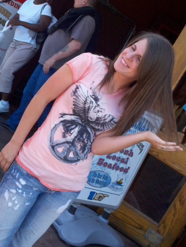 Meowlorie1's profile picture. Probably the coolest mom ever.