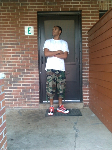 Love money, my family,  and girls witch im lookin for:)