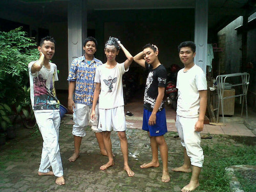 bulepotans's profile picture. @abimanyucahyo (our manager) @baswono @feyalfaqih @marotamara @nadytheressa @herunoveansyah_ @ardiansuhada (•͡.̮ •͡ )