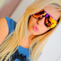 Hoje com os  meus 19 Anos , levo minha vida a base de sorrisos ... A vida é uma só ,e por  isso vivo intensamente ♥