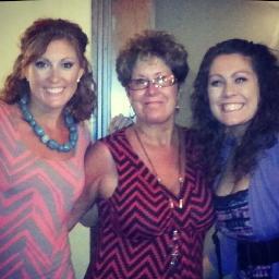 3rd grade teacher. goldendoodle mom. @UWMadison alumni. history nerd. fall fanatic.