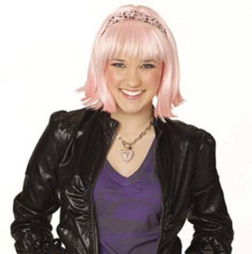 I'm Lola...Lola Luftnagle! I WAS only @xTheHannahMx 's friend/assistant but now i do what she does! I am a singer!! Also follow a good friend @TheLillyTrus!(RP)