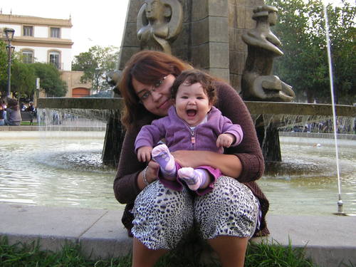 Pesada cuando me buscan, adoro mi familia y amig@s y me encanta conocer gente =D jajajajja