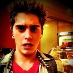 Meu loiro lindo! Que amo muito ♥ Officializado @pelurestart dia 18.03.11! DONA: @bekky_aguiar  Seguido por: @Daniel_Gomes @choosethomas