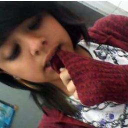 Prazer, sou boba, idiota, faço piadas idiotas, outras mais idiotas ainda, gosto de assistir Disney, tenho Tumblr, e sou feliz. quer + ? Siga-me