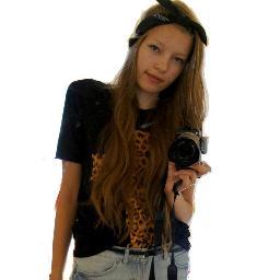 17-year-old girl | little mons†er | high school student | I'LL FOLLOW ALL LITTLE MONSTERS  AND MY FOLLOWERS xoxo