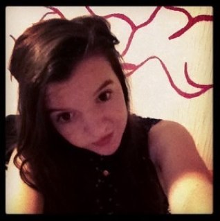 Im Chloe I sing, play the drums and piano. Directioner and what not.  Follow me pretty please with a cherry on top! :3