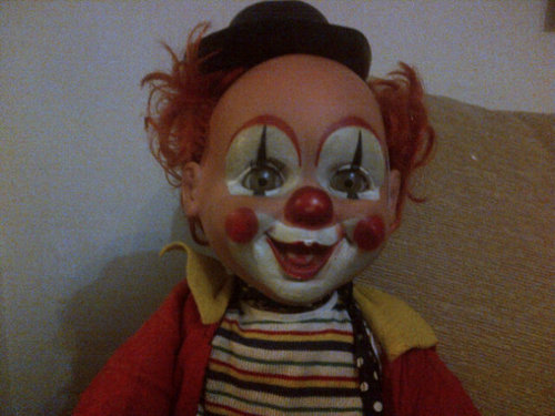 Payaso Independiente. Sólo tengo un color: el Blanco Merengón Hala Madrid!! No me vendo a ningún partido.