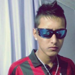 Um simples menor sonhador que descidiu cantar um Funk