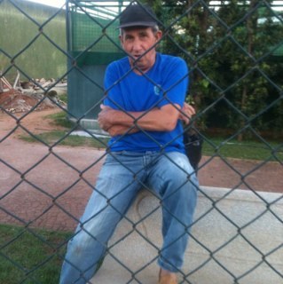 trabalho no clube de tênis catanduva, meu nome é manoel mais conhecido como mané, sou muito top e gosto bastante de regar as plantas do jardim do clube