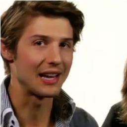 Sarah | Brazil | love Hot Chelle Rae | married with Ryan Follese