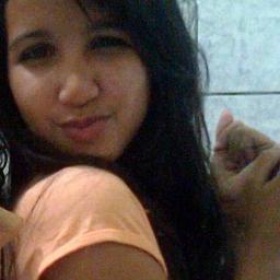 Menininha que vive em um mundo surreal e estressante tentando apenas ser feliz. =)
Nao se iluda com um simples sorriso.. u.u