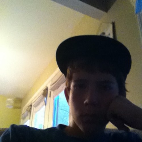8th grader at hayes. Ummmm.... I play baseball!⚾