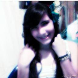 #simpática,loka,bipolar mi pasatiempo es skater y escuchar música de @realporta , @bazzel8 y @santaflow_fenix :$