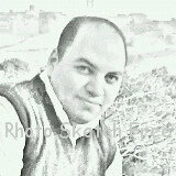 انا اللى بالامر المحال اغتوى
شفت القمر نطيت لفوق ف الهوى
طلته ما طلتوش ايه انا يهمنى وليه
مادام بالنشوه قلبى ارتوى
عجبى