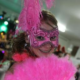 Sou complicada.chorona.vivo intensamente.amo entensamente e conseguentemente sofro.mais é dai que vem os melhores tts