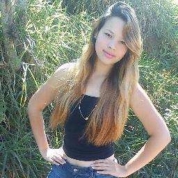 Ellen Kelly...
18 anos, modelo e solteira.