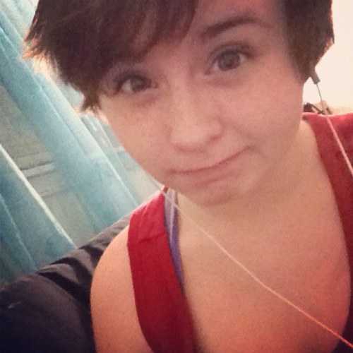 ello its sam roxas, i love music & photograhpy, im 14 year old turning 15 december12  follow me on instagram & keek @samroxas15 (same name for both)