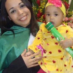 Filha, mãe, esposa, graduada em Serviço Social...