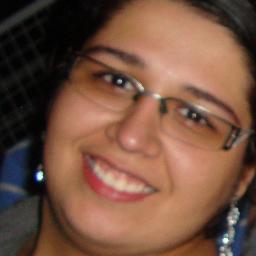 Uma apaixonada pela música! Revendedora da  TEKPIX e nas horas vagas, amarradora de cadarço do Eduardo!
