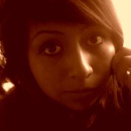 me gusta tocar el violin,y escuchar a muse y panda,odia a las personas hipocritas,soy divertida,chida,