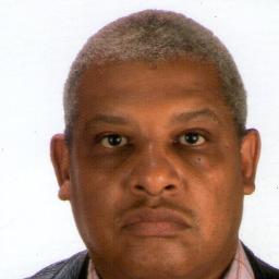 Periodista,Abogado yTSU en Mercadeo  Post Grado en Gerencia Empresarial. Derecho Penal. Derecho Penal Internacional. Periodismo Deportivo. Abogado en Libre ejer