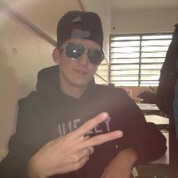 - Muitos me seguem, Mas só DEUS me acompanha!