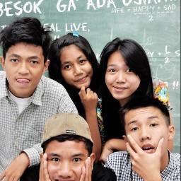 saya orangnya baik dan selalu ceria :)