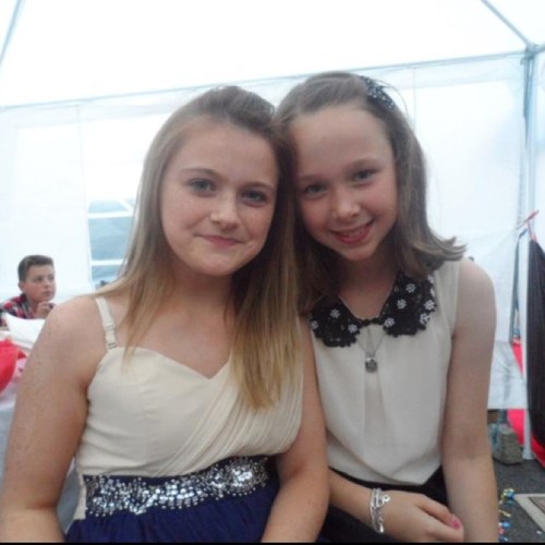 I❤every1 who sing dances acts and is on tv lol i love animals i follow bak xxxxx:)little mix little mix little mix i love us xxxxx