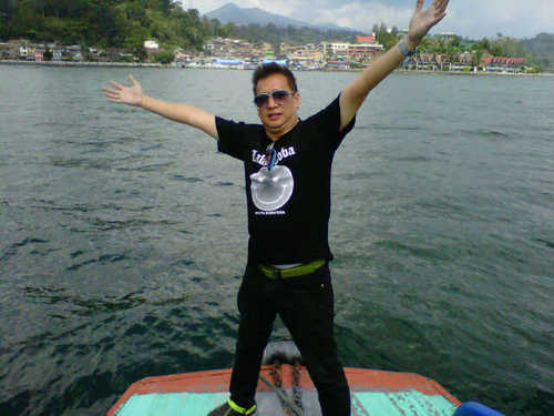 I'm  a simple person,easy going,open minded & alwayz be happy...^♥^