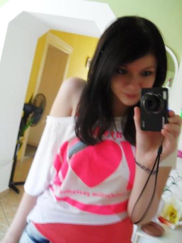 nikiisafrany's profile picture. Hey. I'm Niki. I live in Hungary.. etc etc. :DD