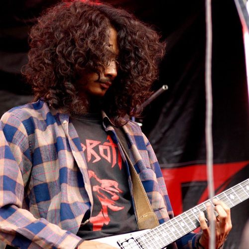 I'll RoCk\m/(-.-)\m/
Facebook link to my profile
http://t.co/mpwCSAuMZR
and Band Page
http://t.co/yio55RCAKN