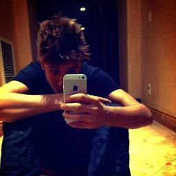 @justinbieber i love you so much kidrauhl, you are very sweet and you are very important. Follow me you are perfect and amazing . Forever in my heart