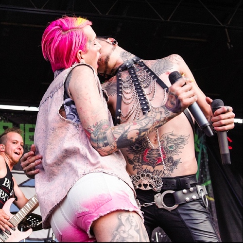 xJeffreexStarx's profile picture. {RP} Married to my JayyJayy! Touch him+I swear I'll kill you. Praise Jesus for my amazing, beautiful husband. I love my chilluns and pets. #TeamScalpelSlut