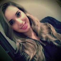 A menina que busca a felicidade, seja como for, seja com o preço que for. Ela nasceu pra ser feliz, e não pra ser normal. ;)