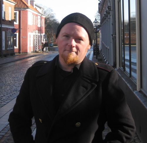 RobertJmsHeaton's profile picture. Franco-British lurker, culture geek, hopeless romantic