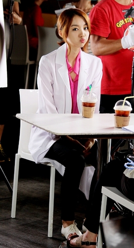 Acheuijin8359_b's profile picture. 「83.05.09」/내딸서영이,빅,왓츠업,아파트,여고괴담3등출연/원조봇♥,중복봇x/바쁜장희진씨를대신하여팬서비스를하는봇(bot)입니다./i am not real heuijin jang/[12.09.22~ing]/싱크는노력하겠습니다(맞팔은봇분들만)/여러분'빅'이라불러드릴게요~♥