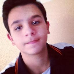 13 anos, cristão, amo zumbis :{D, tenho tumblr e só