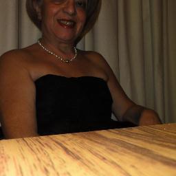 amalia_nez's profile picture. VIUDA. JUBILADA.SEXAGENARIA.ESCRITORA