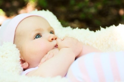 Mom: @Perky_Alice dad: @ProtectiveJazz  I'm 2 years old and I love baseball/softball and sports! I wish to play them