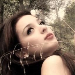 I am a nineteen years old girl studying medicine  in Athens!! i love guitar,visual arts, sports and dance!!!