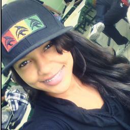 meu nome eh nayara  tenho 17  anos, não sou perfeita, tenho vários defeitos, porém são eles que me fazem ser única!